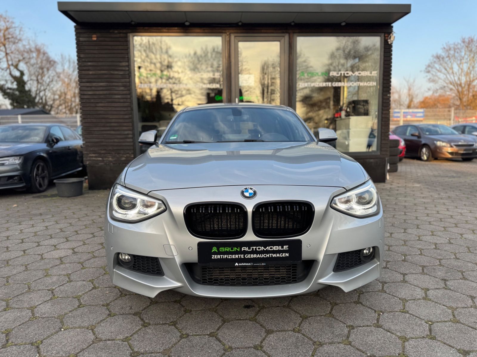 Fahrzeugabbildung BMW 118 i* M Paket*LED*Bi-xenon*Alcantara*8Fach