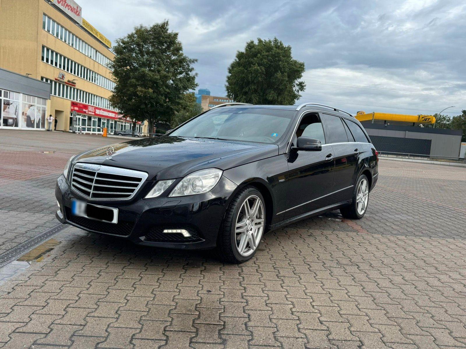 Mercedes-Benz E350 2010 — rear view