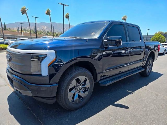 Ford F 150 Lightning Flash grosse Batterie im Vorlauf