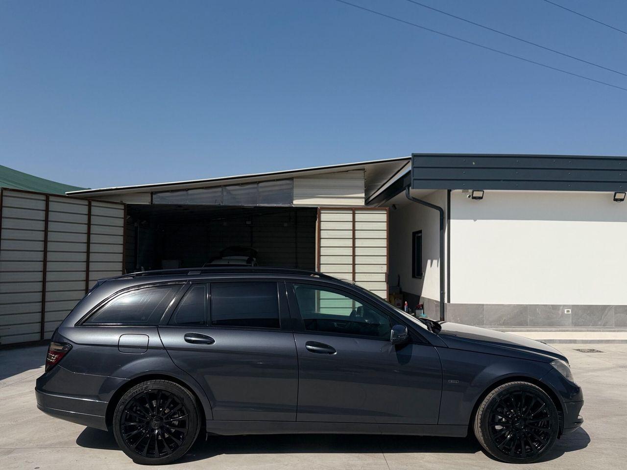 Mercedes-Benz C220 2010 — салон
