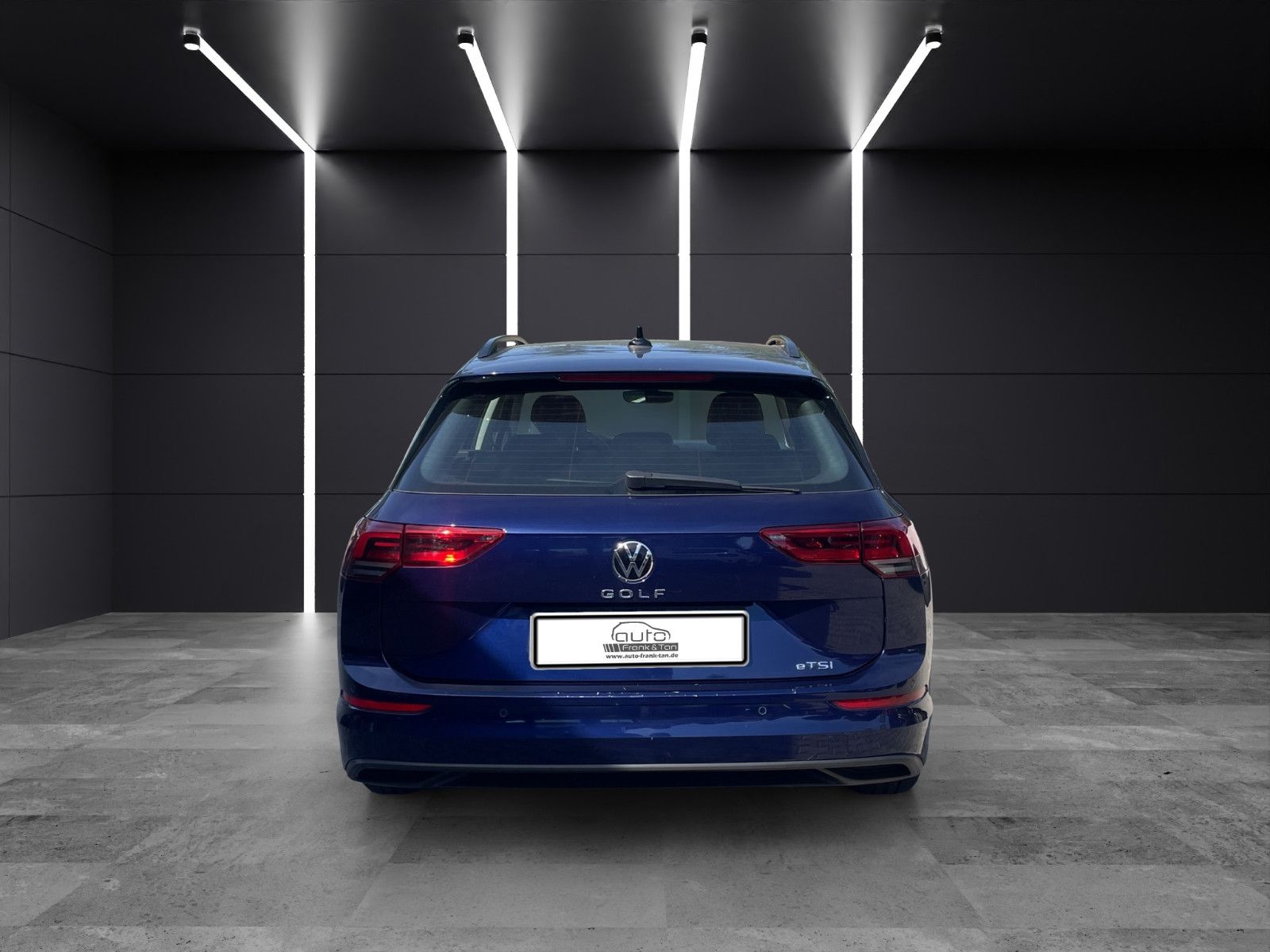 Fahrzeugabbildung Volkswagen Golf VIII Variant Life *AHK*PDC*Ambiente*Navi*