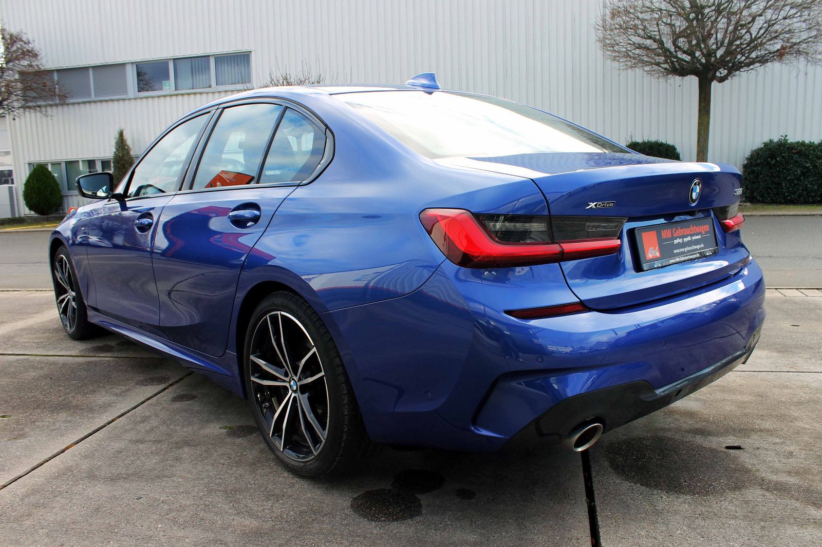 Fahrzeugabbildung BMW 320i xDrive MSport Steptr. Temp PDC KAM LED NAV