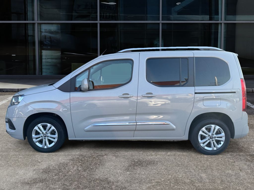 Fahrzeugabbildung Toyota Proace City Verso 1.2 Turbo L2 Aut Team Deutschl