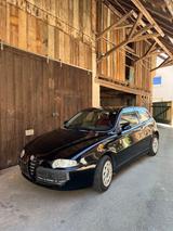 Alfa Romeo 147 1.6 Distinctive Distinctive - Alfa Romeo 147 aus 2002