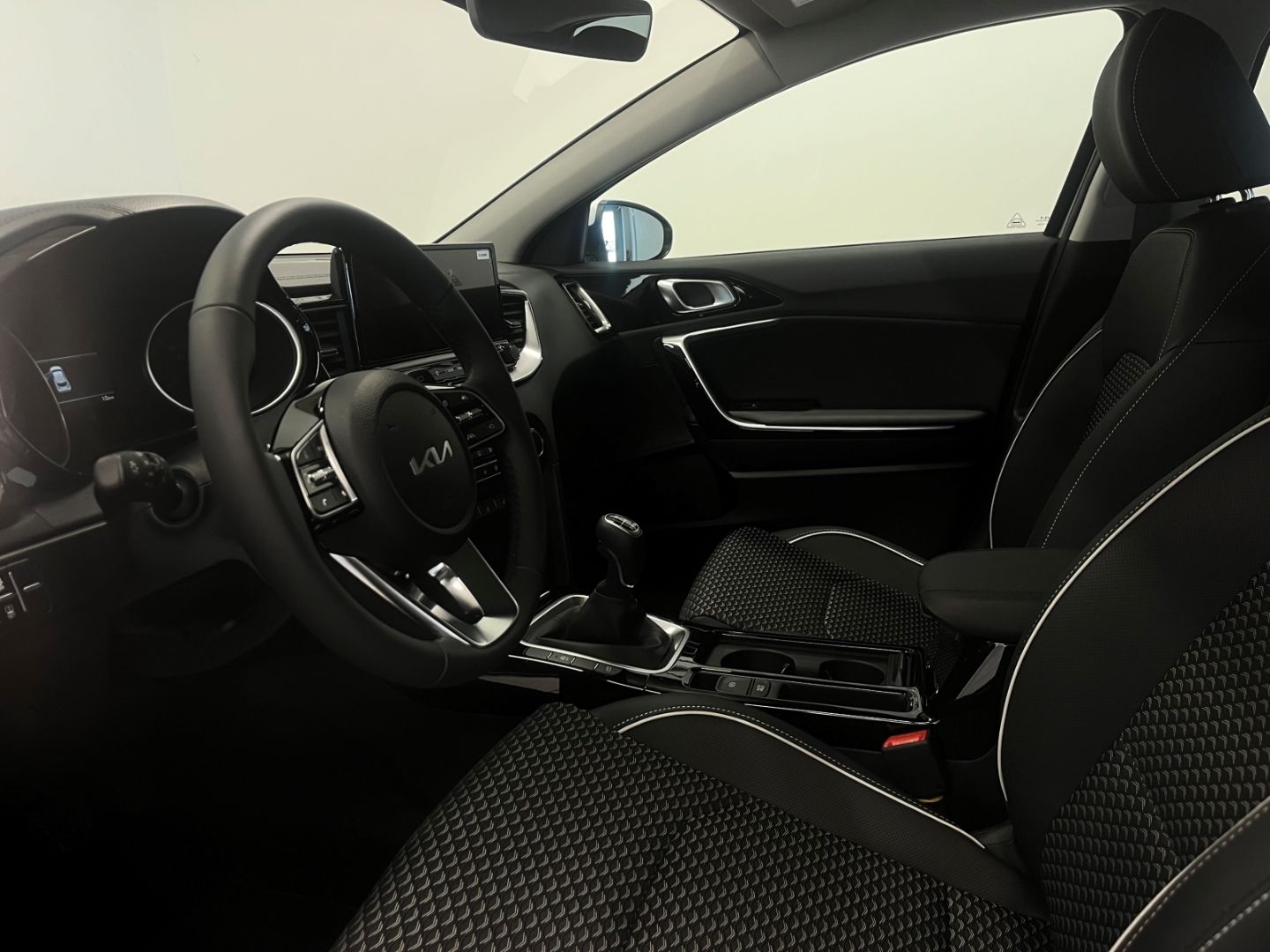 Fahrzeugabbildung Kia XCeed Vision 1.5 T-GDI Navi Lane ASS Kamera LED