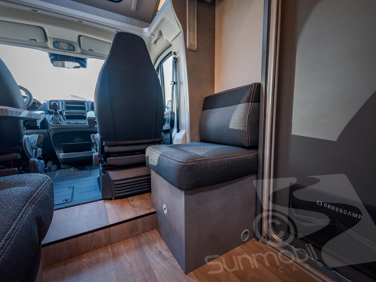 Fahrzeugabbildung Crosscamp EXPDN 7.0 E Peugeot Automatik