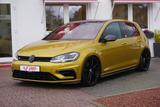 Volkswagen Golf VII 2.0 R 4Motion DSG Panorama Leder ACC - mit Benzin-Antrieb: Gold, Limousine