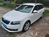 Skoda Octavia 2.0 TDI 4x4 Elegance Combi AHK Xenon DAB - Skoda Octavia: Combi Elegance TDI