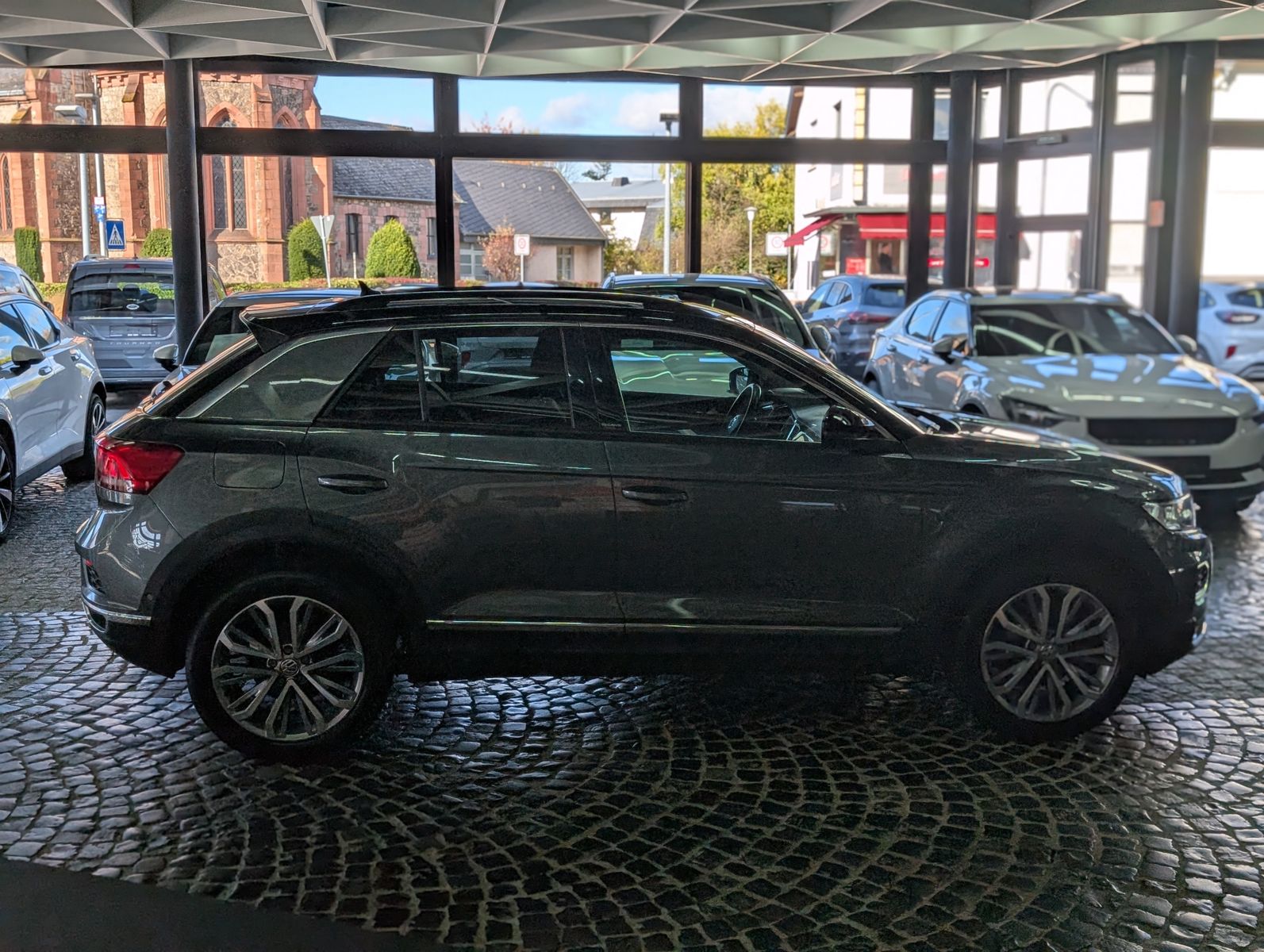 Fahrzeugabbildung Volkswagen T-Roc 1.6 TDI IQ.DRIVE ACC LED KAM SHZ AHK VIRT
