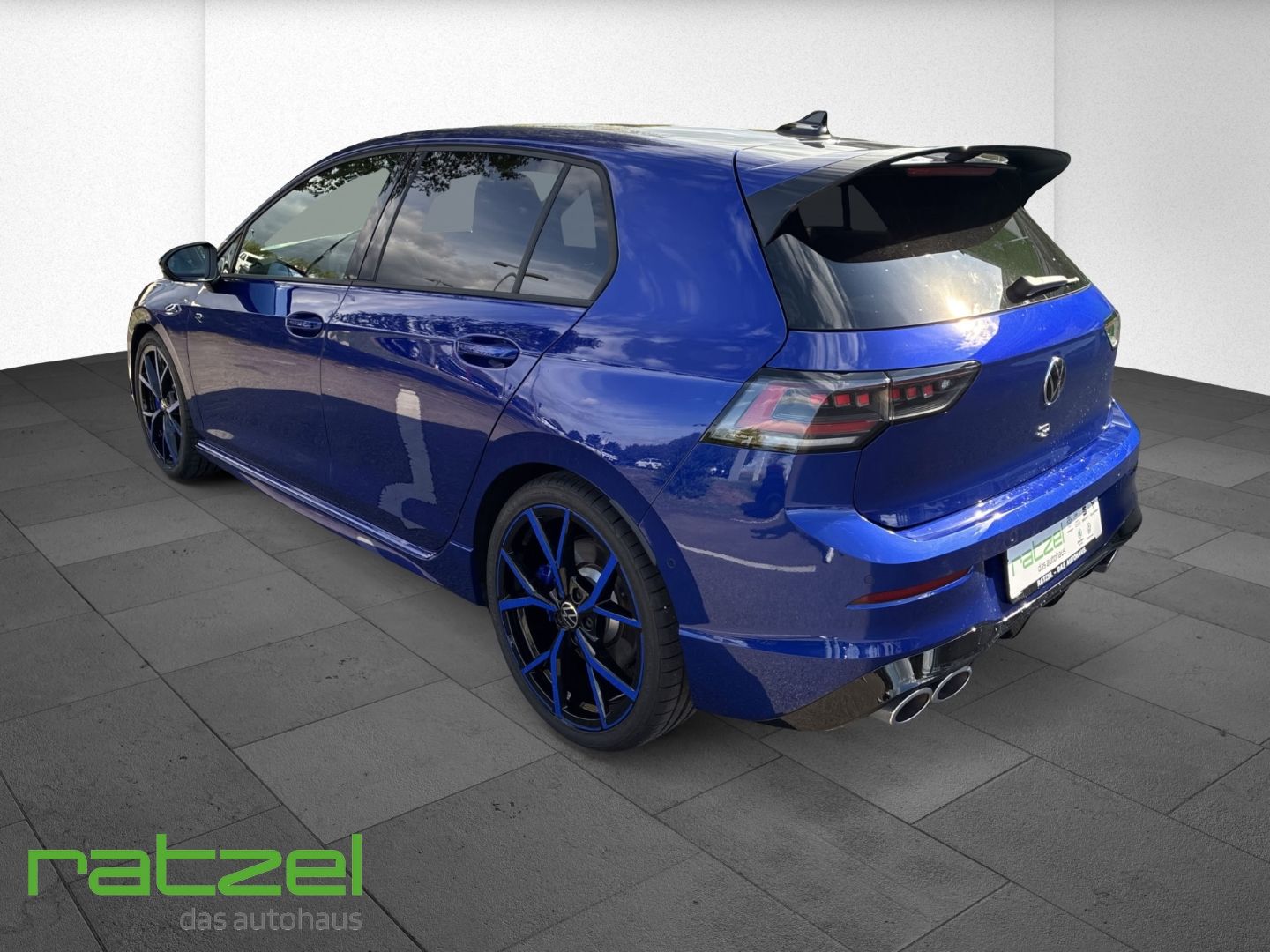 Fahrzeugabbildung Volkswagen Golf R VIII 4Motion 2.0 TSI DSG Navi HUD Har/Kar