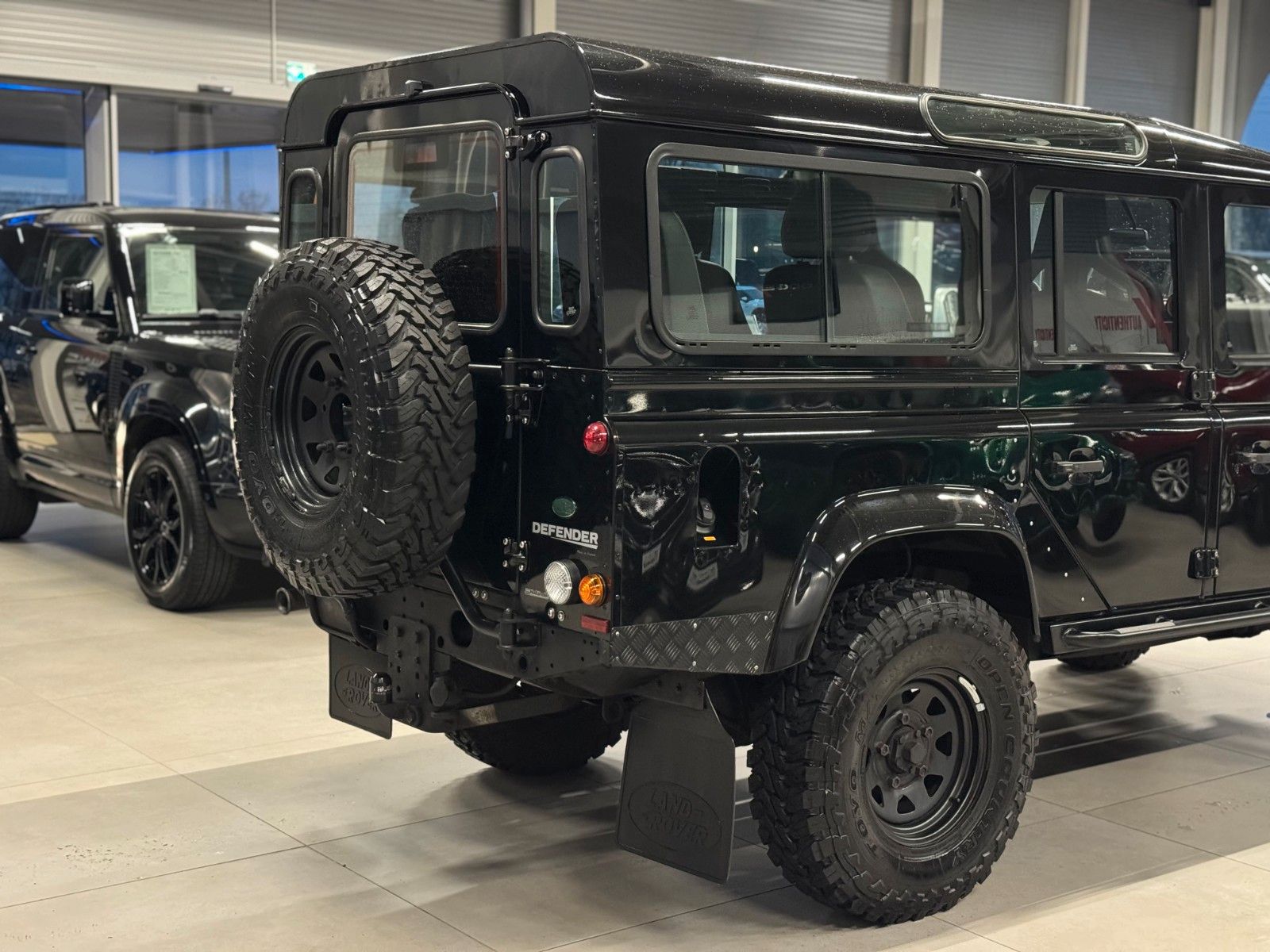 Fahrzeugabbildung Land Rover Defender 110 SE Station Wagon "Maxi-UMBAU"