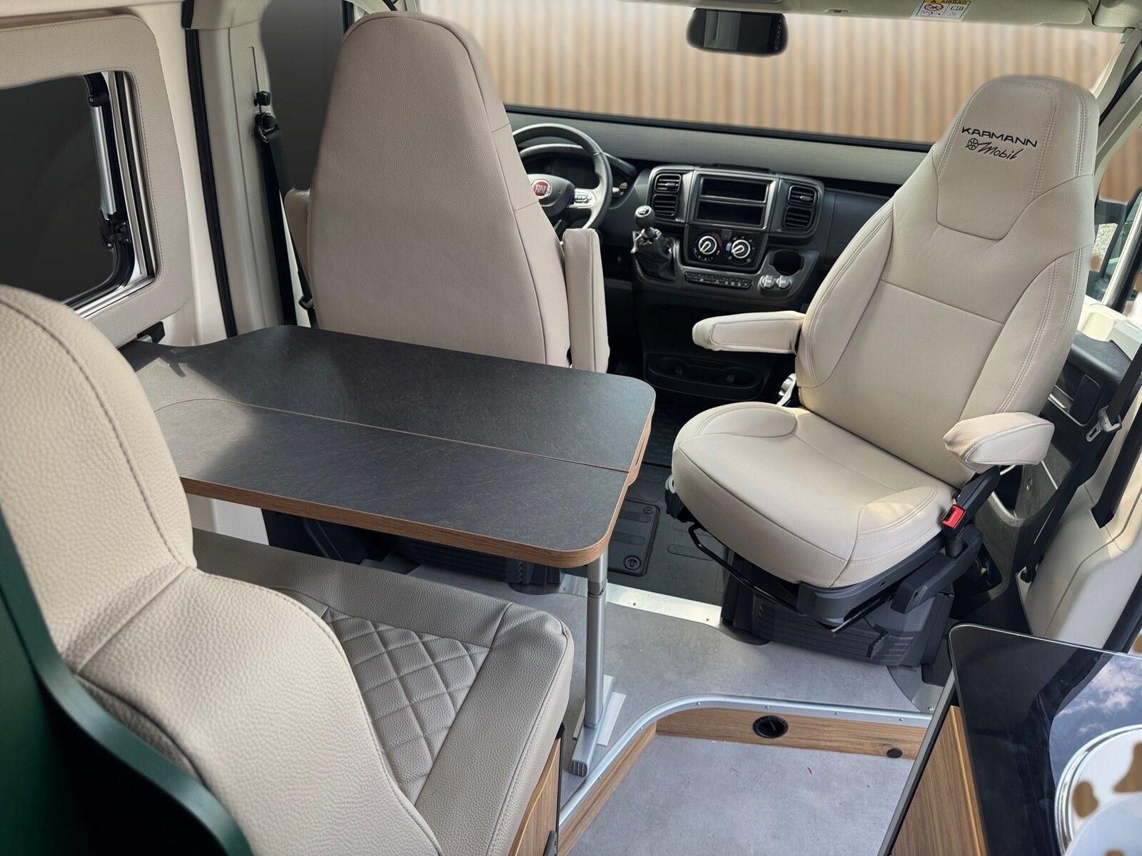 Fahrzeugabbildung Karmann Dexter 581 140 PS und Concept Paket