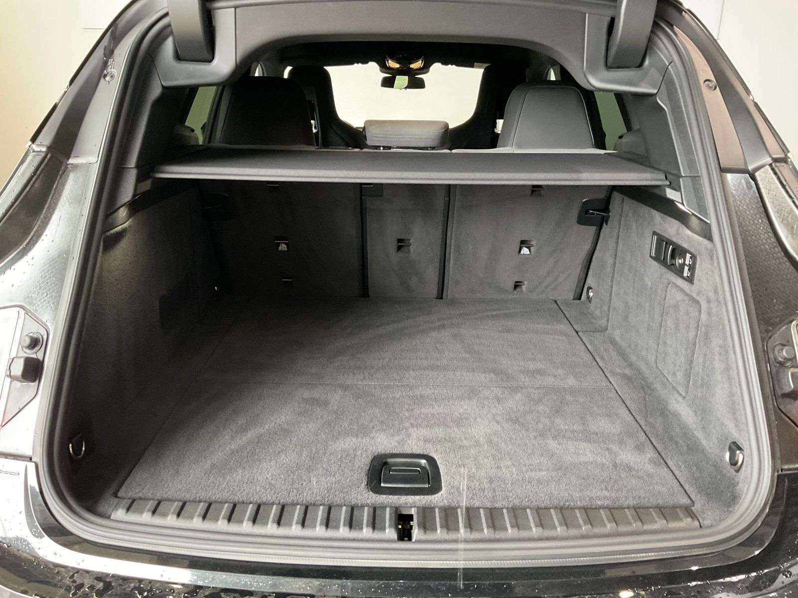 Fahrzeugabbildung BMW iX xDrive60 |Sitzbelüftung |Sky Lounge |M Sportp