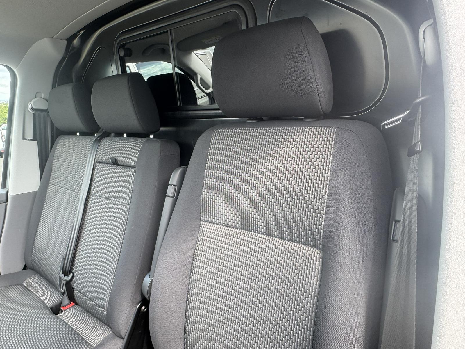 Volkswagen T6 Transporter 6.1 Kasten TDI DSG AHK*NAVI*MFL
