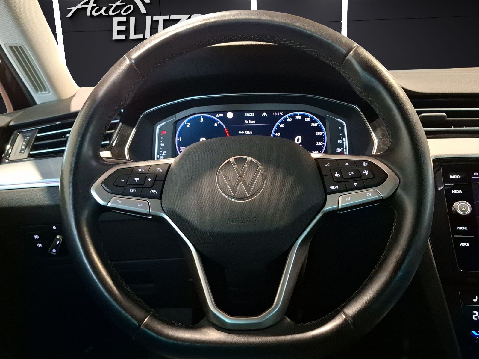 Fahrzeugabbildung Volkswagen Passat Variant TDI Business DSG Matrix AHK Navi