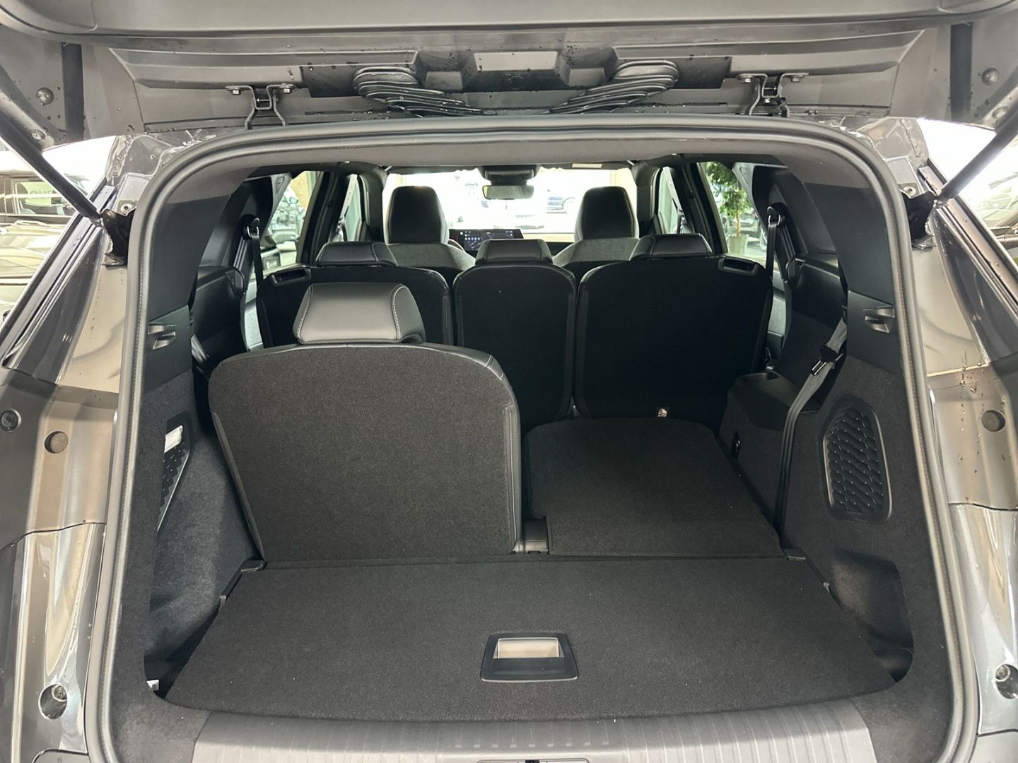 Fahrzeugabbildung Peugeot 5008 Allure HYBRID 145 e-DSC6 Navi LED CarPlay