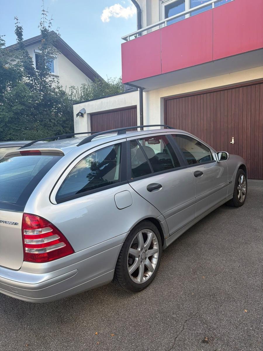 Mercedes-Benz C180 2004 — engine 143 HP (105kW)