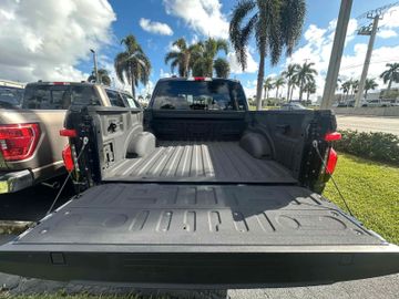 Ford F 150 Lightning SXT AWD  Elektro 2023 dunkelblau