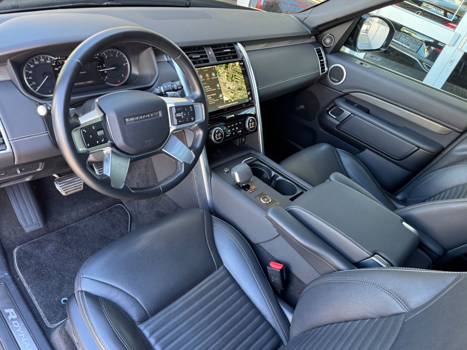 Fahrzeugabbildung Land Rover Discovery  R-Dynamic AWD/7-SITZER/360'°Cam/AHK