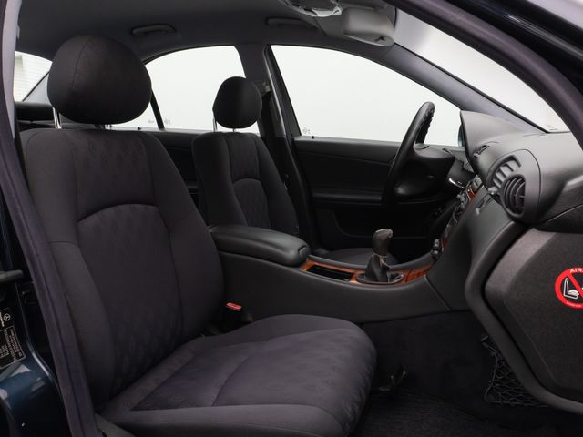 Foto Nummer 31: MERCEDES-BENZ C 180