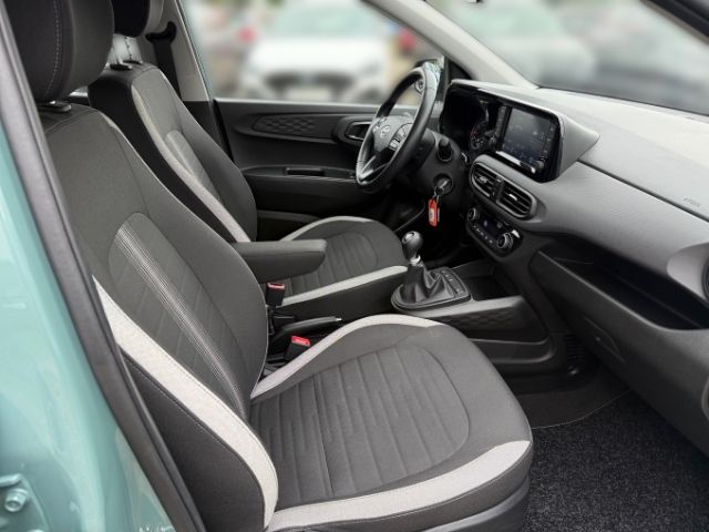 Fahrzeugabbildung Hyundai i10 Advanced 1.0 +KLIMA+SHZ+RFK+CARPLAY+TEMPOMAT