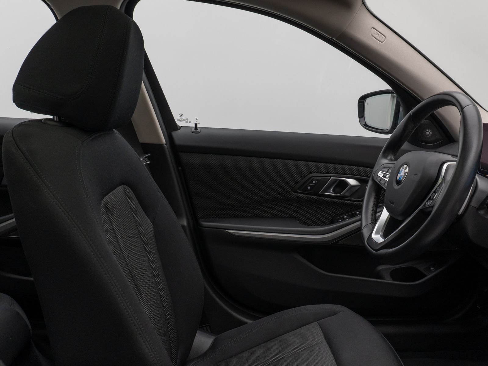 Fahrzeugabbildung BMW 320d Panorama DAB H/K Lordos Stop&Go PDC LED