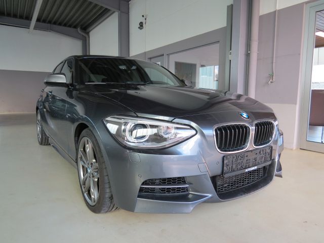 BMW M135i 5-türig. BMW-Scheckheft+Navi+Glasdach