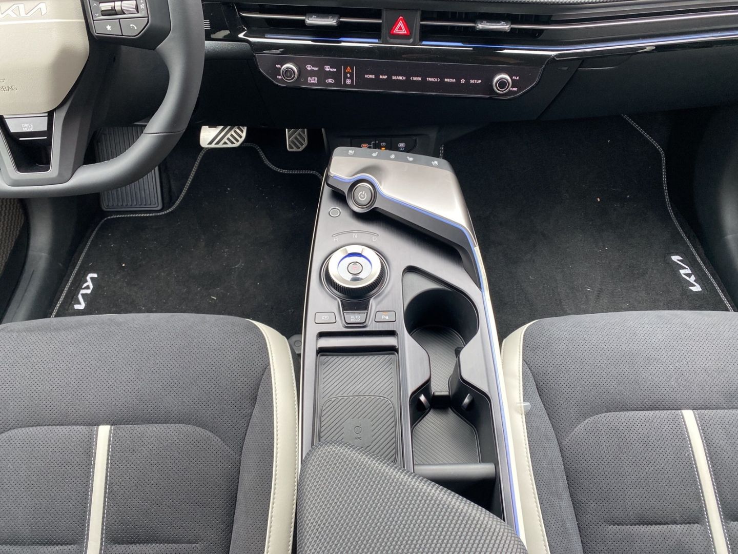 Fahrzeugabbildung Kia EV6 PE GT-LINE 4WD Elektro 84 KwH *WP*GD*ASS+*SD