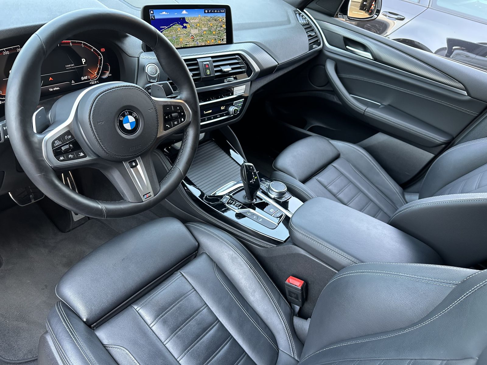 Fahrzeugabbildung BMW X4 xDrive30i M-Sport X NAV+LED+360°+ACC+HEAD-UP
