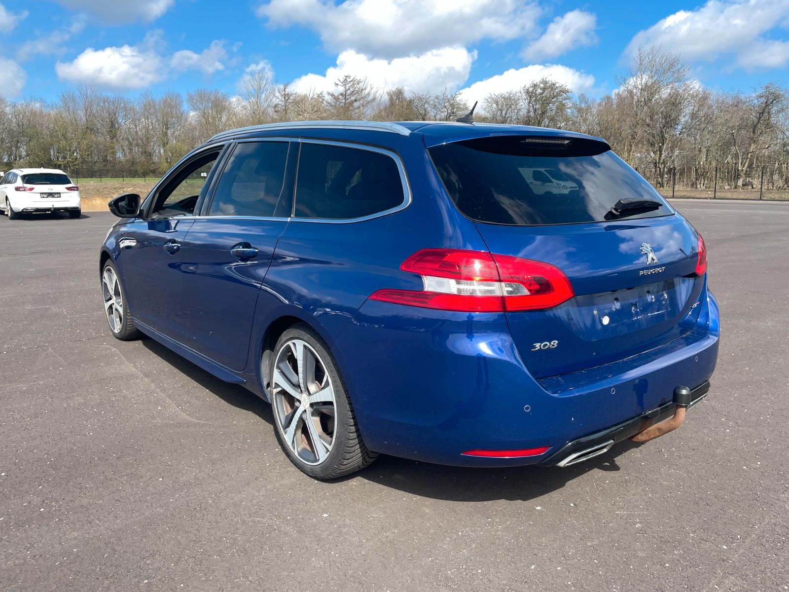 Peugeot 308 2015 — interior
