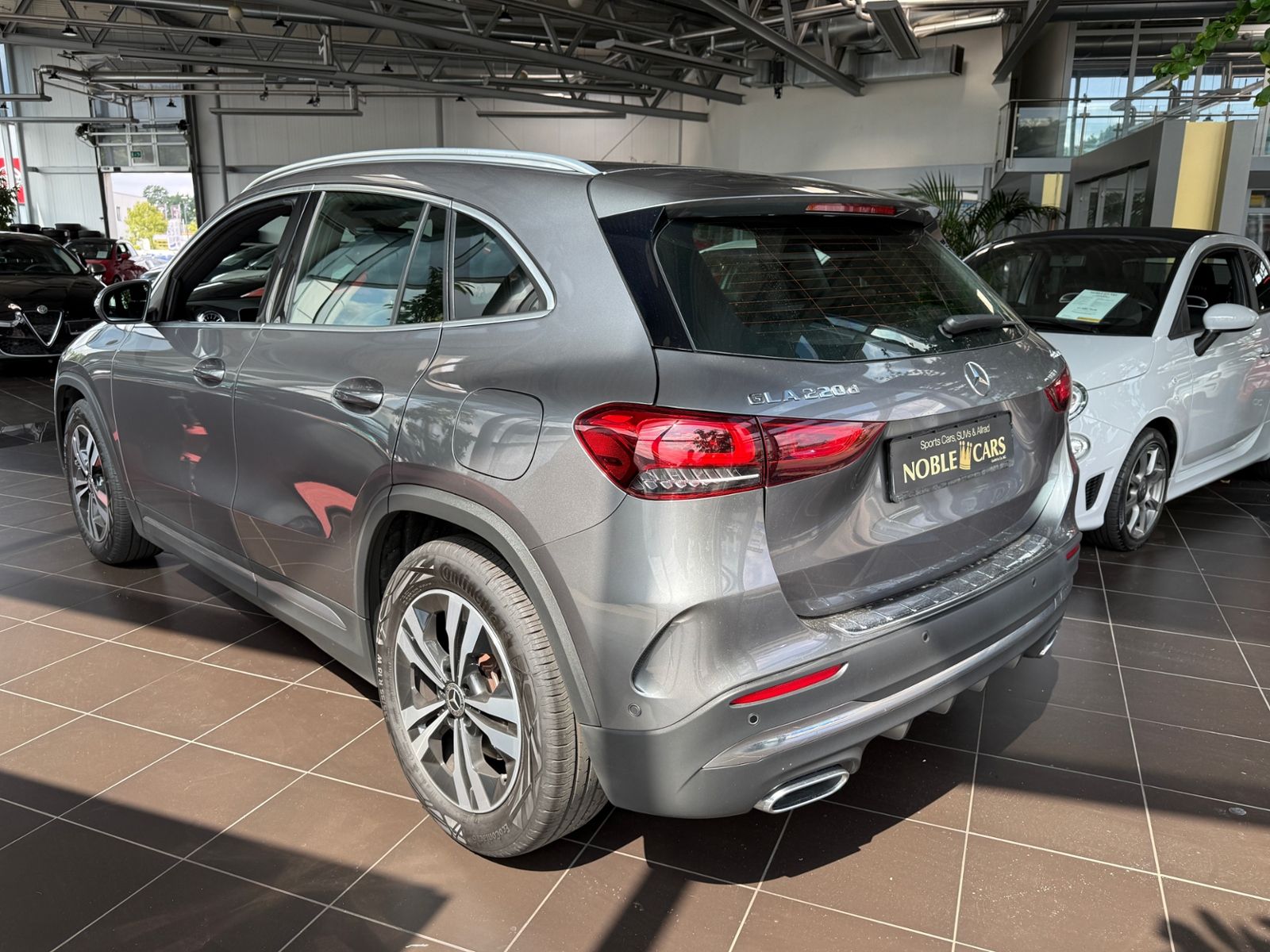 Fahrzeugabbildung Mercedes-Benz GLA 220 d 4Matic AMG Line LED NAV RFK
