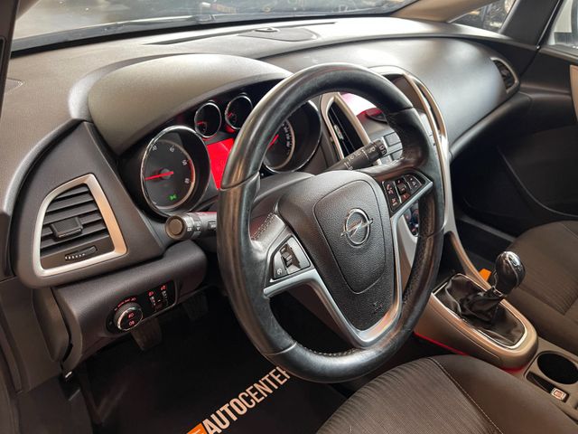 MYAUTOCENTER – Gebraucht- und Jahreswagen mit Werkstattservice in Pfaffenhofen Opel Astra J Sports Tourer Design Edition *PDC*Klima*