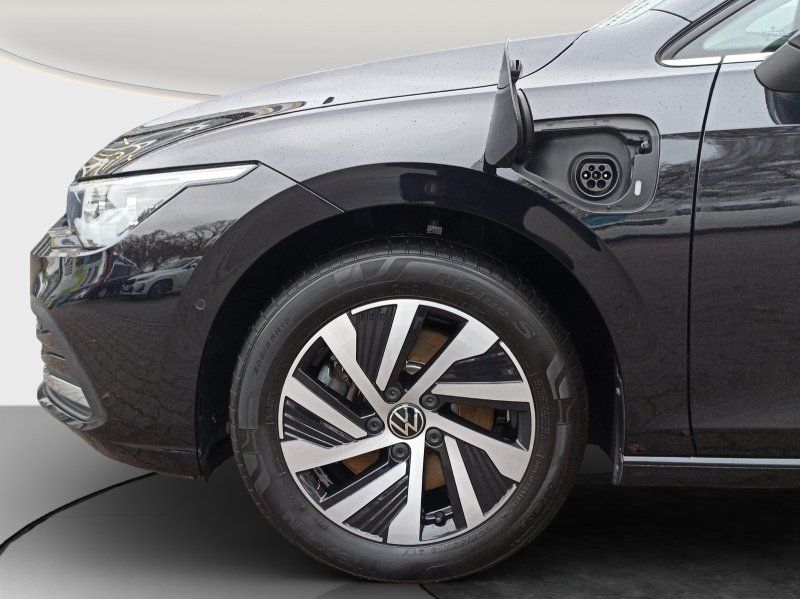 Fahrzeugabbildung Volkswagen Golf VIII 1.4 eHybrid DSG Style ASSIST.+NAVI+MAT