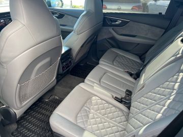 Fahrzeugabbildung Audi SQ7 4.0 quattro TDI Pano 7 Sitzer 22" uvm
