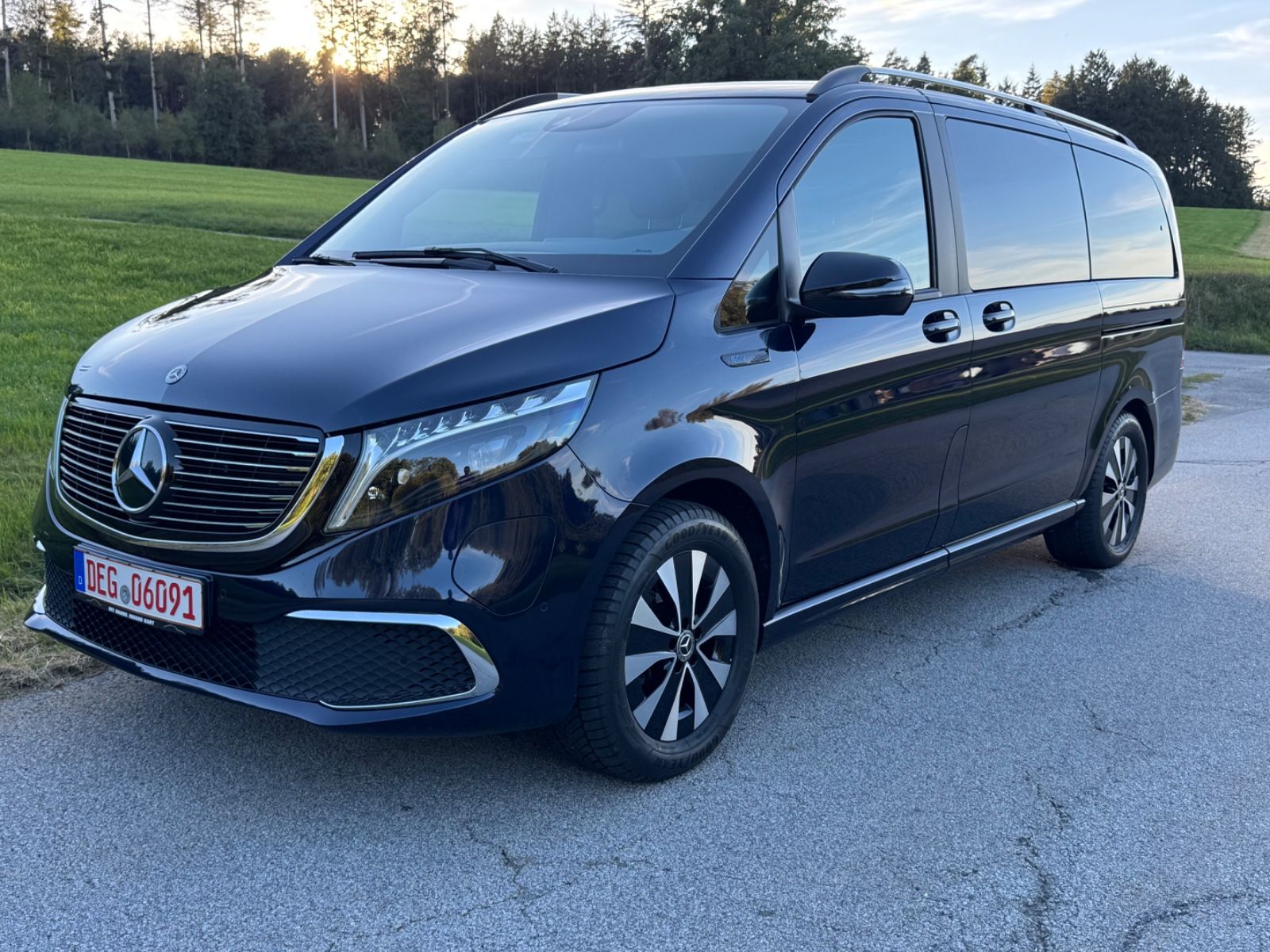 Mercedes-Benz EQV 300 lang Avantgarde 7Sitze LEDER Liegepacket
