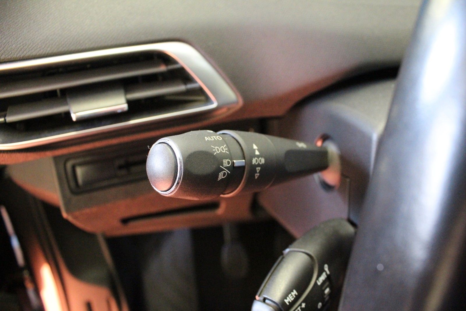 Fahrzeugabbildung Peugeot 5008 Allure 2.0 Blue HDi 150  7 Sitzer