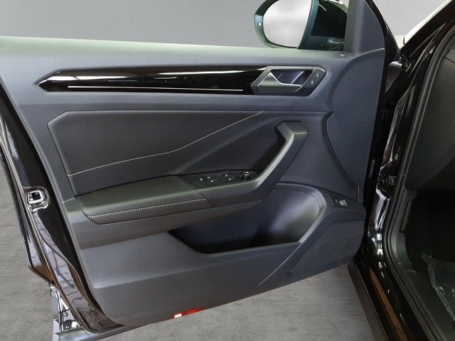 Fahrzeugabbildung Volkswagen T-Roc Black Style 2.0TDI DSG AHK Matrix Massage