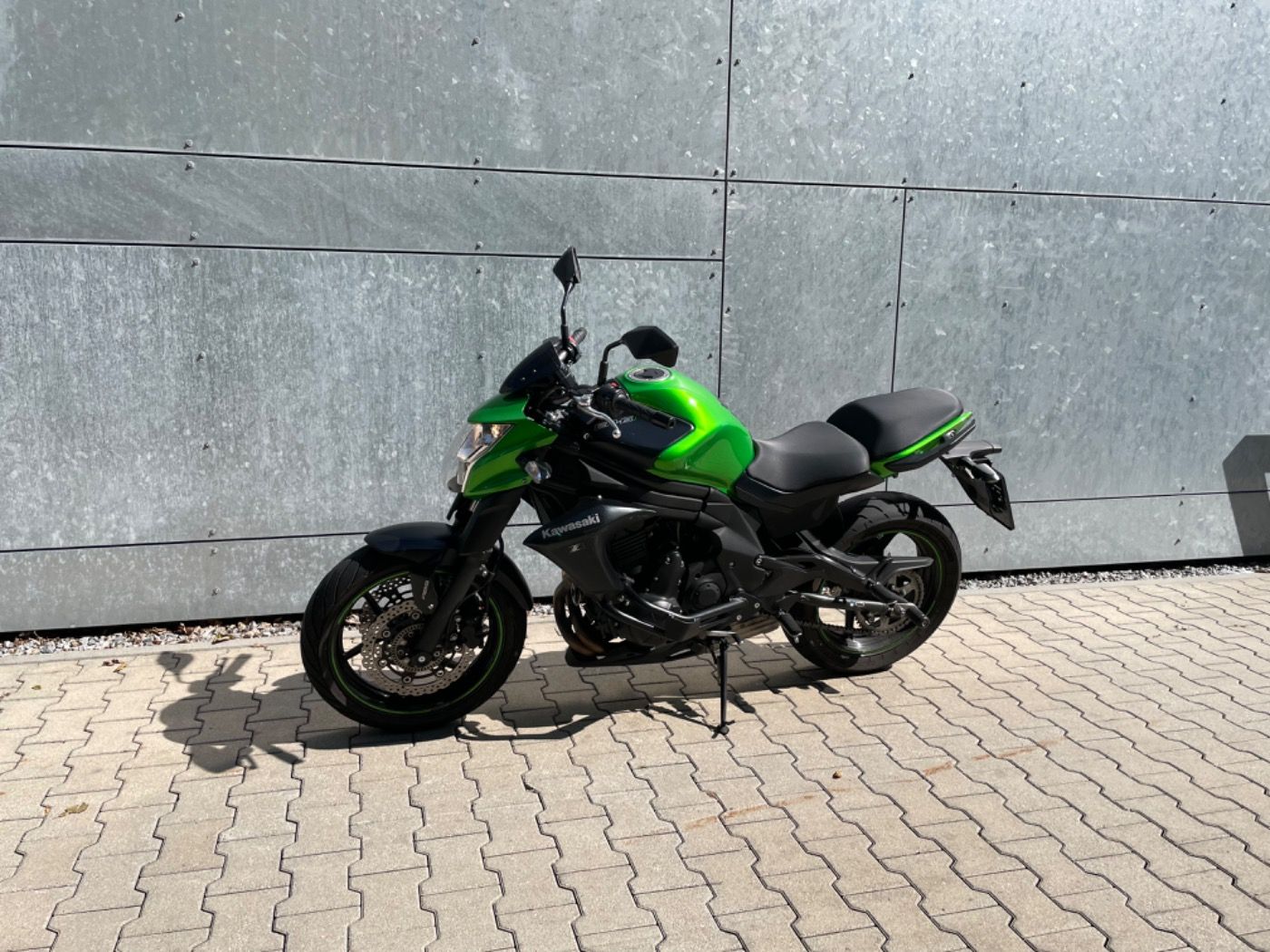 Fahrzeugabbildung Kawasaki ER 6 N ABS mit Tieferlegung und niedrigem Sitz