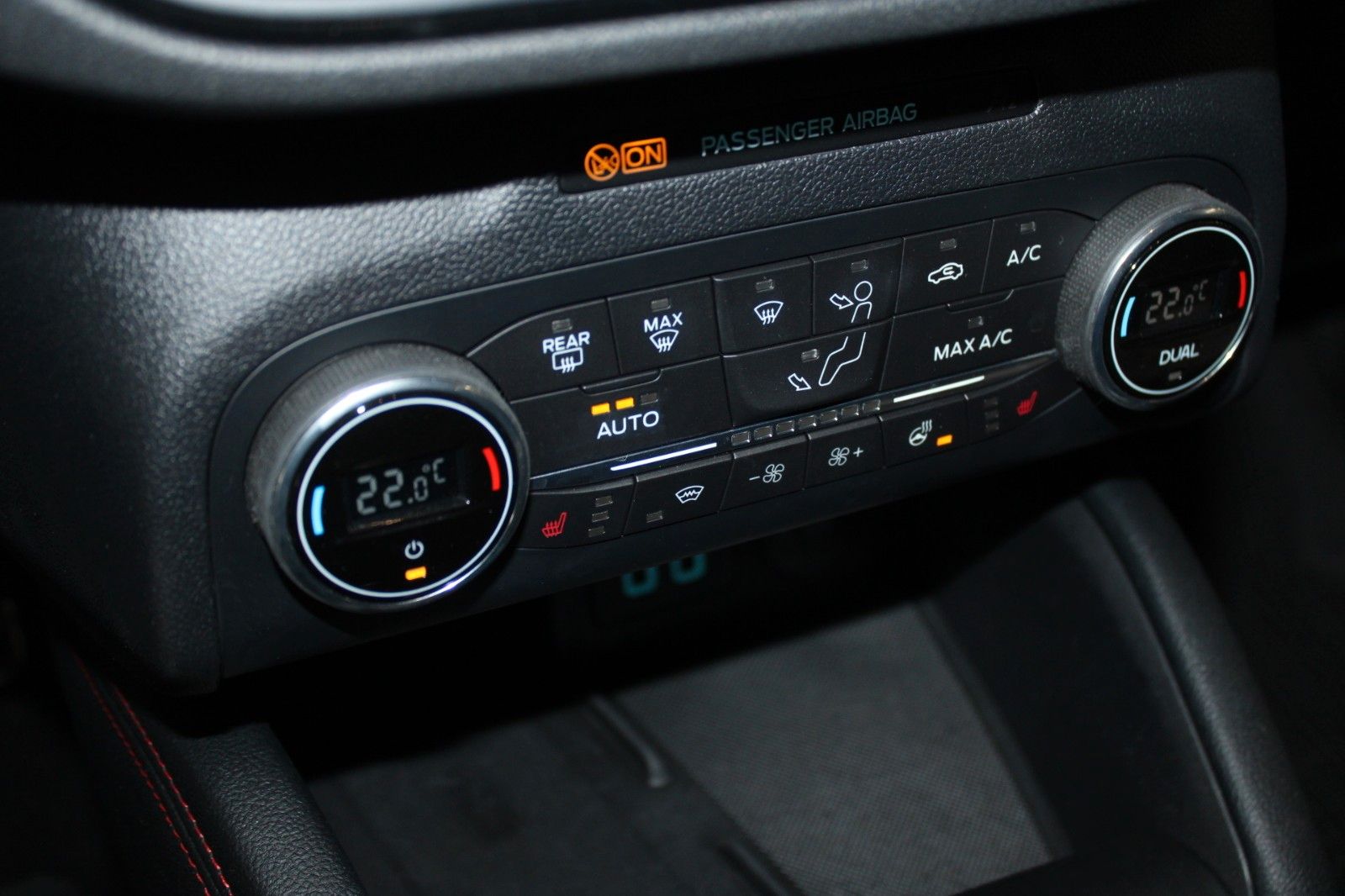 Fahrzeugabbildung Ford Kuga ST-Line X Automatik LED ACC 2xCam WinterPak