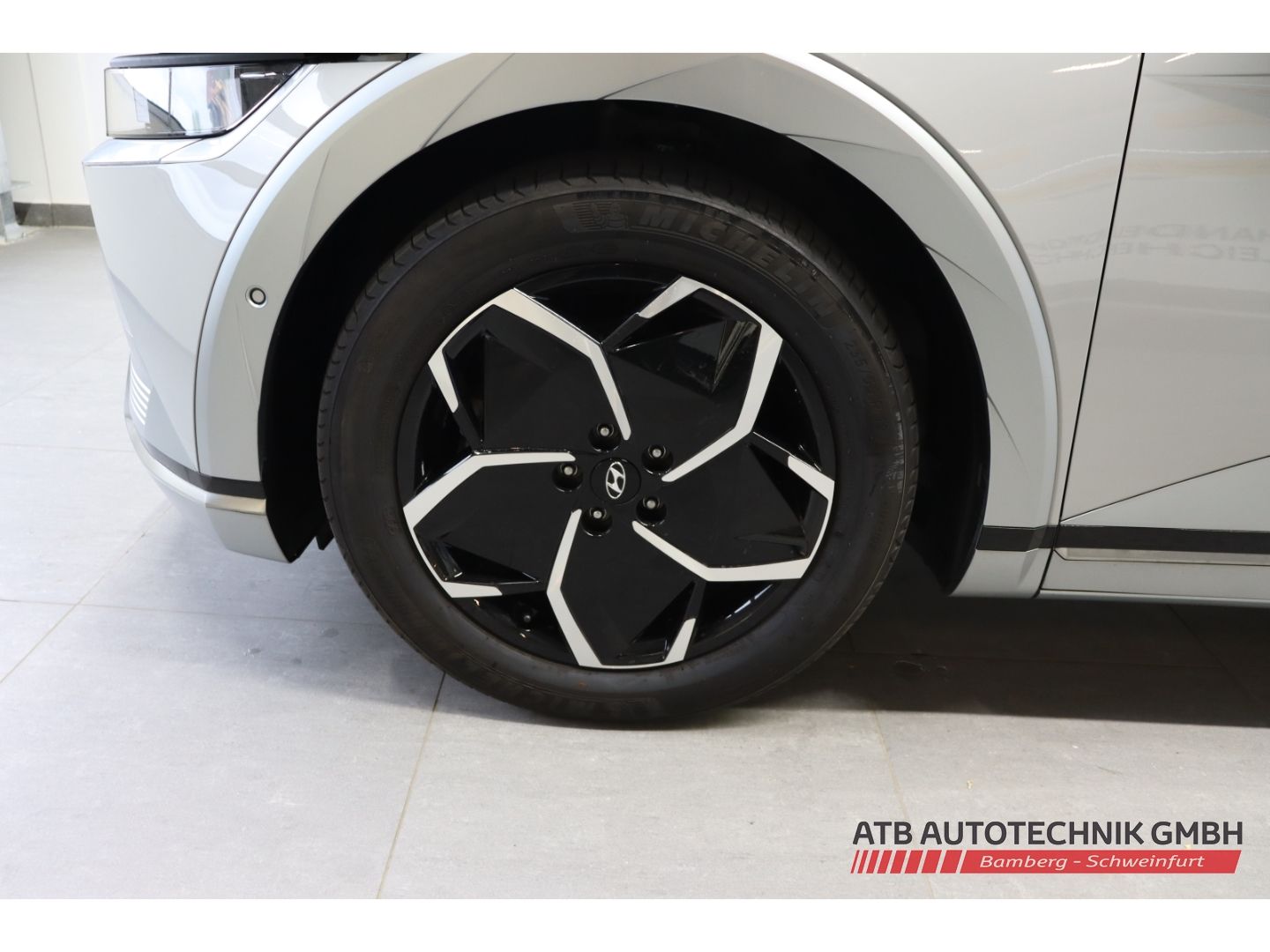 Fahrzeugabbildung Hyundai IONIQ 5 UNIQ 77,4 kWh 2WD 97,7% SOH HUD Navi Sou