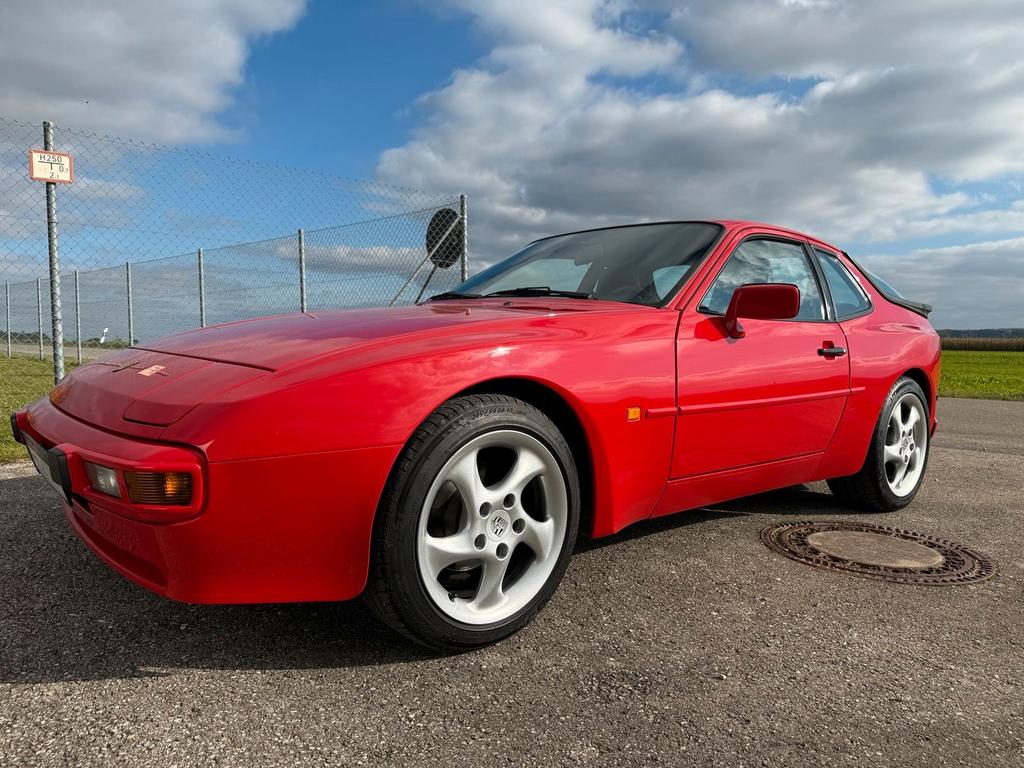 Porsche 944