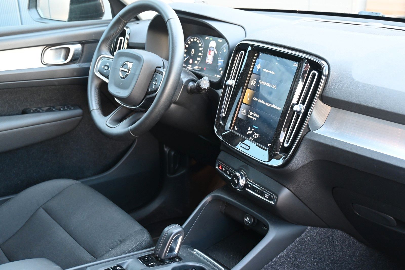Fahrzeugabbildung Volvo XC40 D3 AWD Autom. Momentum*RFK*FSHZG*BLIS*AHK