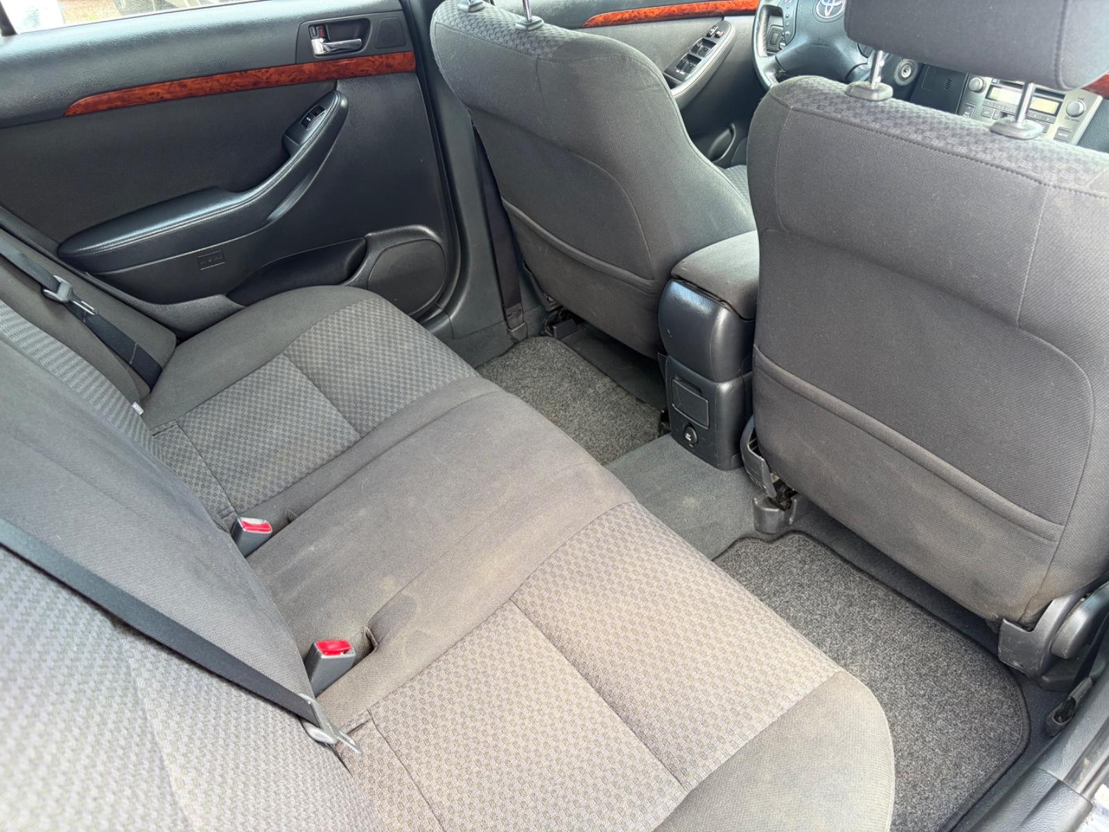 Toyota Avensis 2004 — photo 16