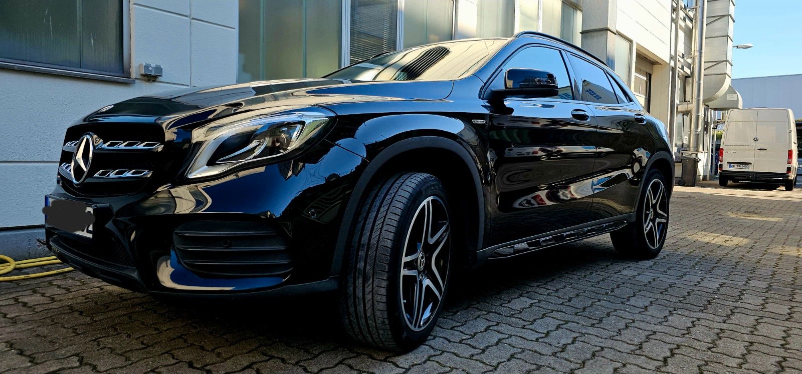 MERCEDES-BENZ GLA 180 -