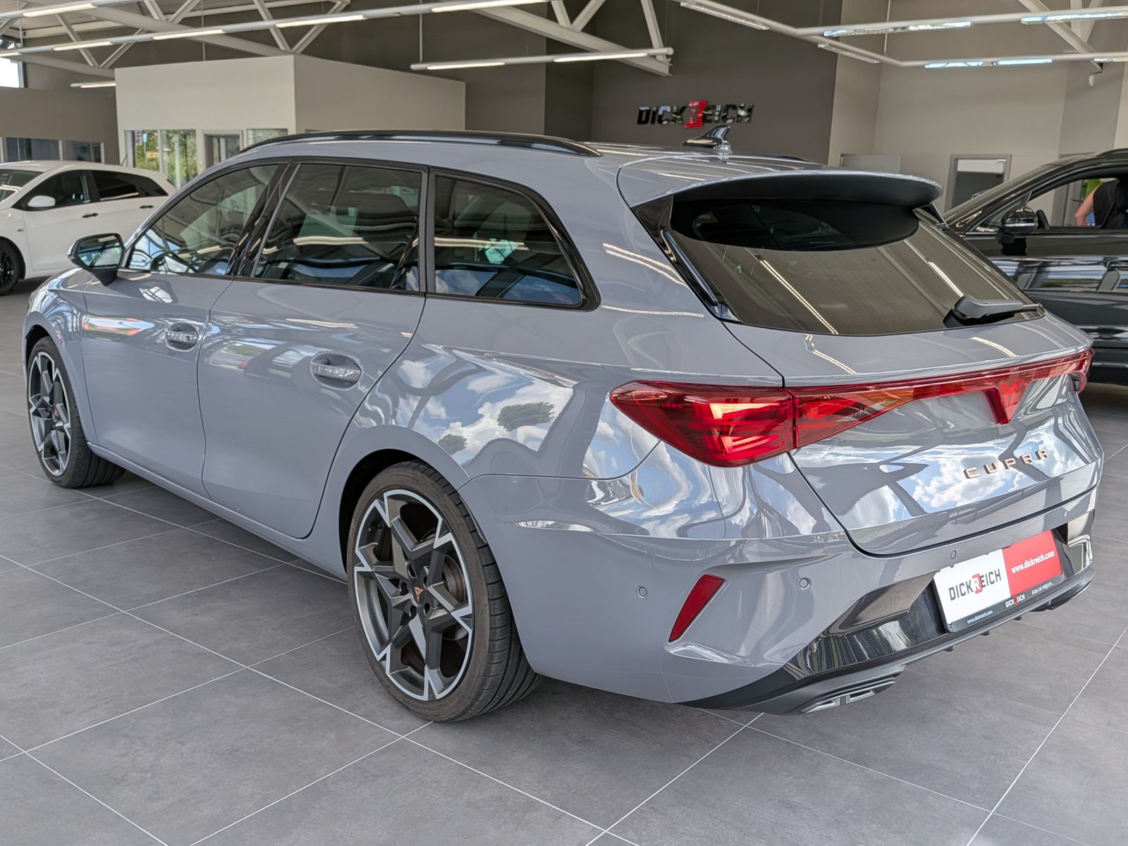 Fahrzeugabbildung CUPRA Leon 1.5 eTSI DINAMICA MATRIX ACC PANO AHK 5J-Ga