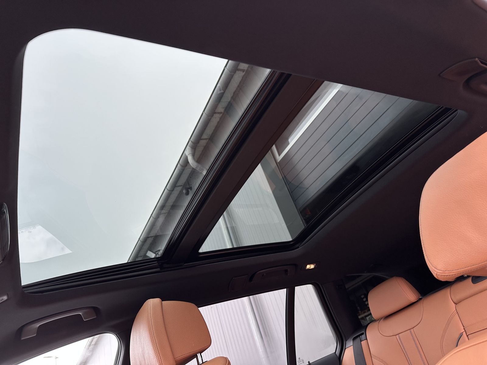 Fahrzeugabbildung BMW 520d Touring M-Sport NAV+LED+PANO+ACC+HEAD-UP+PA