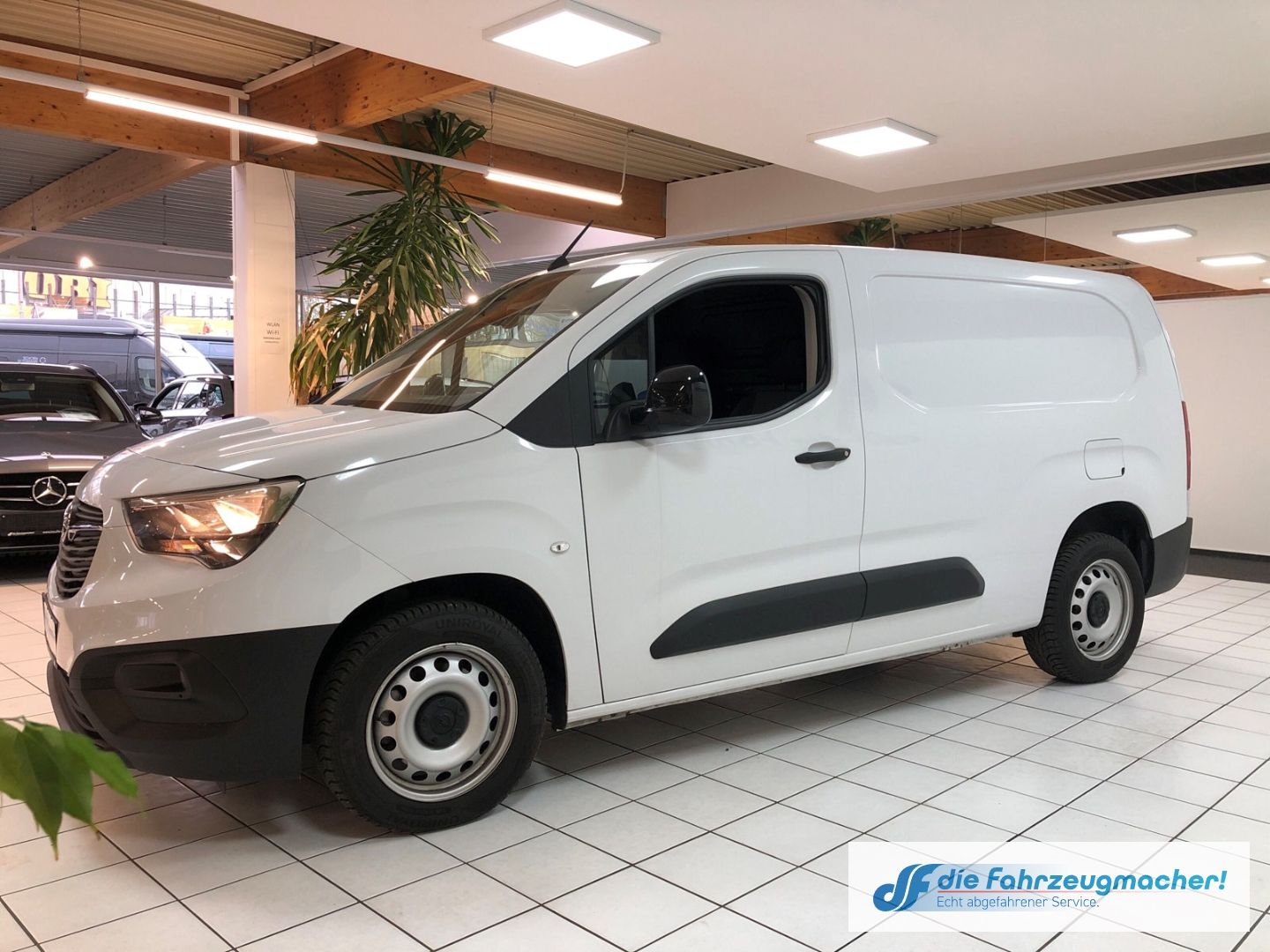 Fahrzeugabbildung Opel Combo E Cargo erhöhte Nutzlast XL  Apple CarPlay