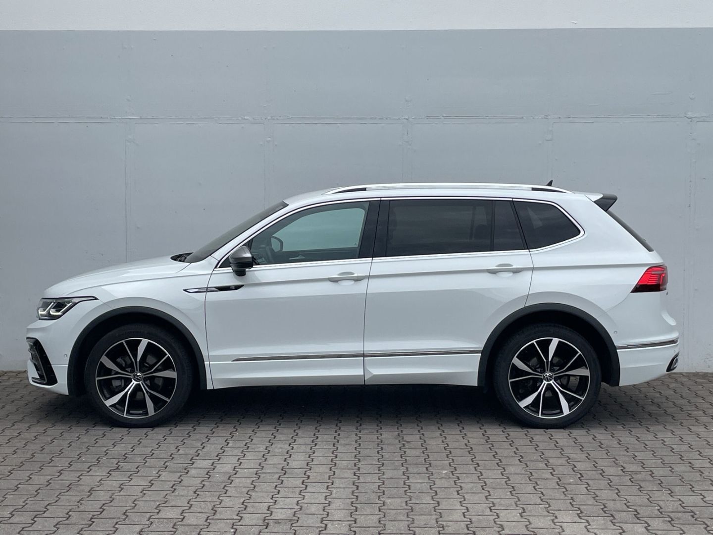 Tiguan Allspace R-Line 2.0TDI 4MOTION AHK/Kamera