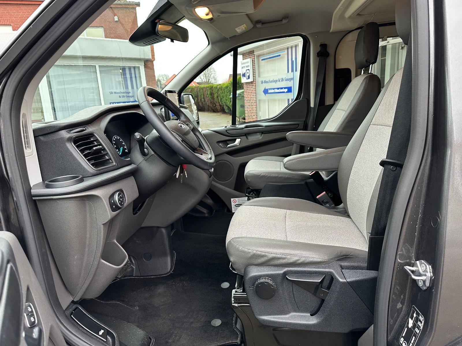 Fahrzeugabbildung Ford Transit Dreamer CapLand 2.0 TDCi AHK/Xenon/Navi