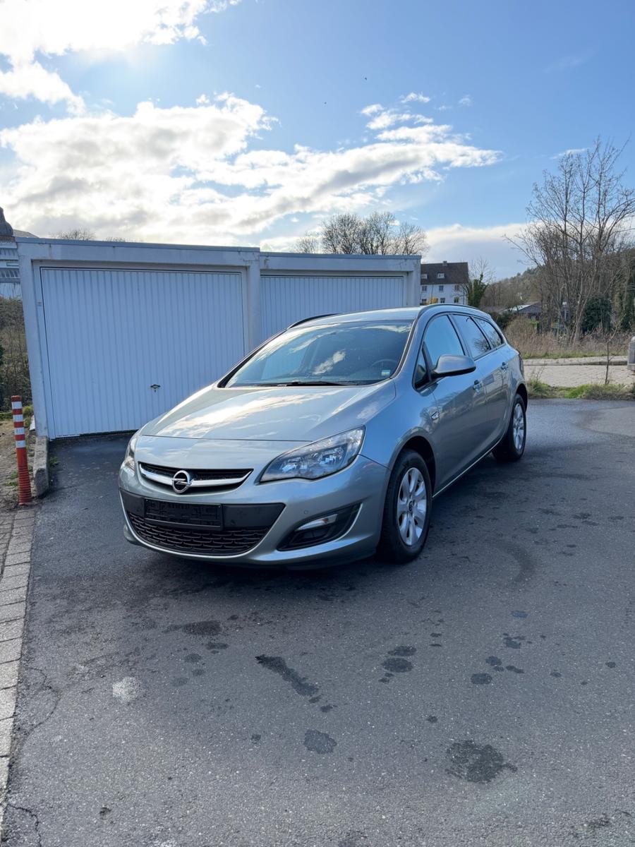 Opel Astra J 1.6 Energy/Tempomat/PDC/StHz/LED